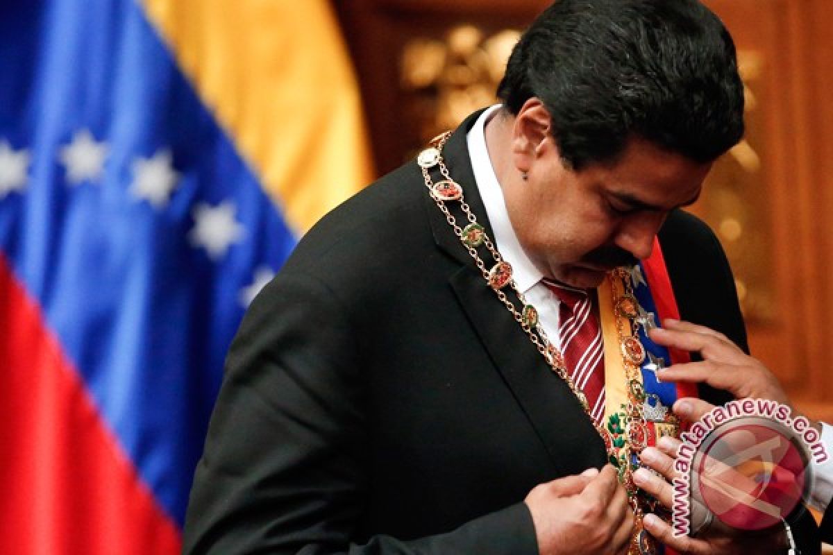 Maduro resmi Pejabat Presiden Venezuela