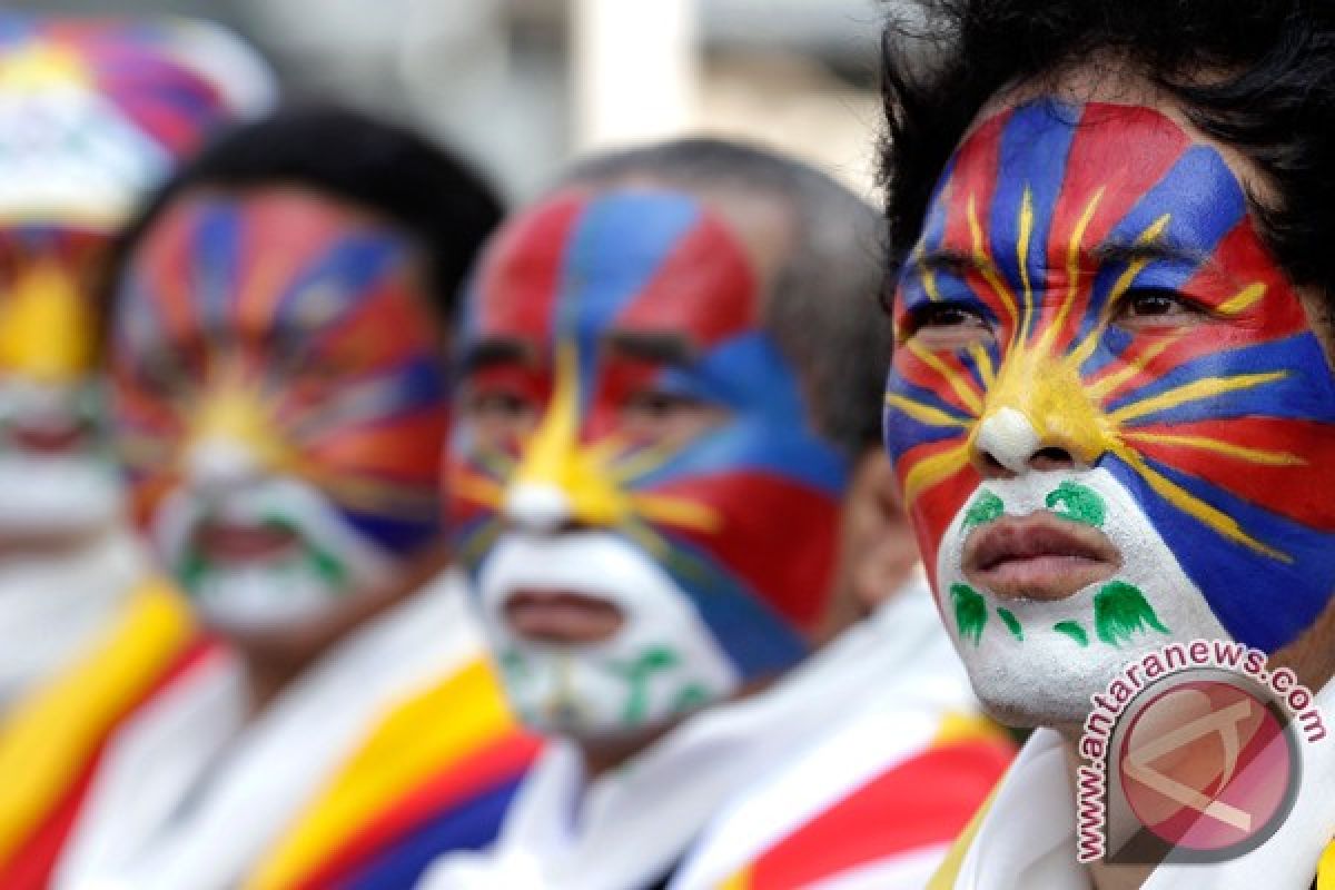 Wanita Tibet bakar diri di China