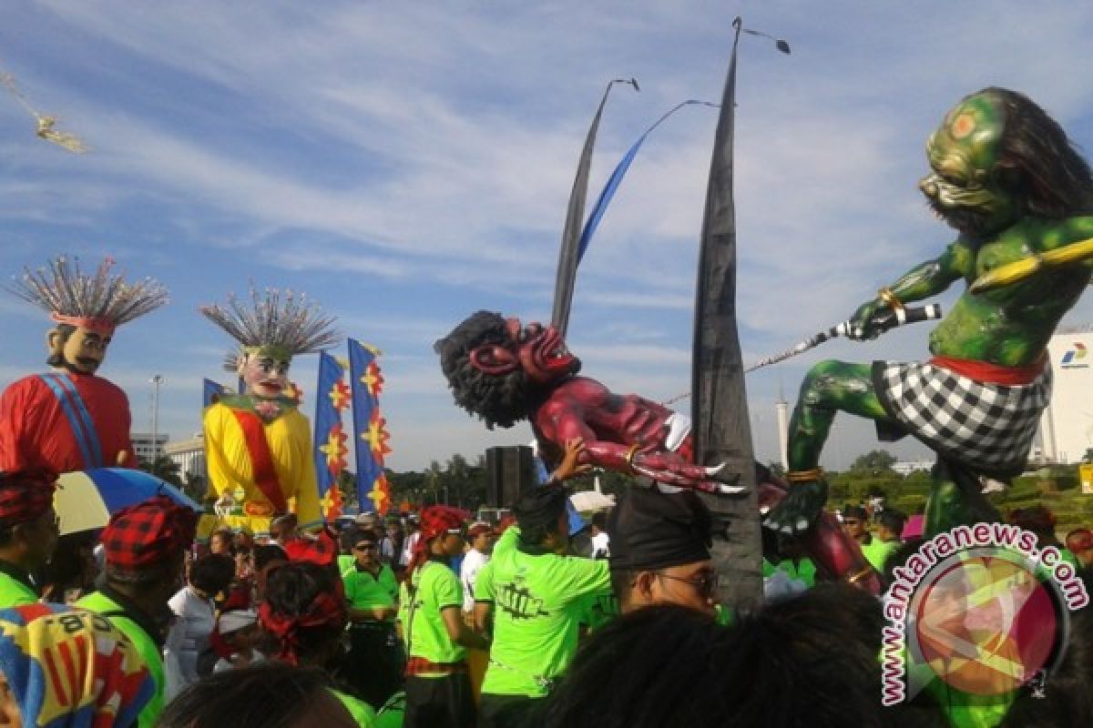 Ondel-ondel ramaikan parade ogoh-ogoh di Monas