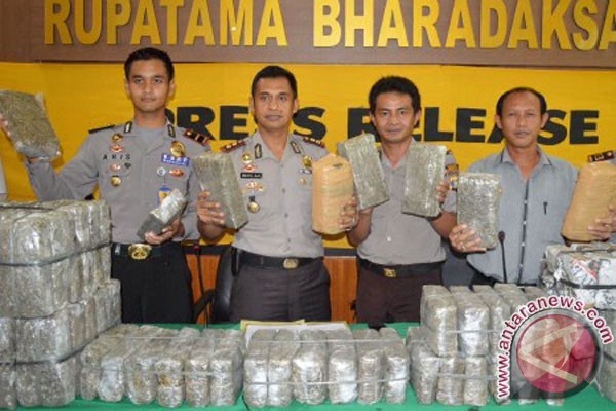 Langkat police seize three sacks of hashish