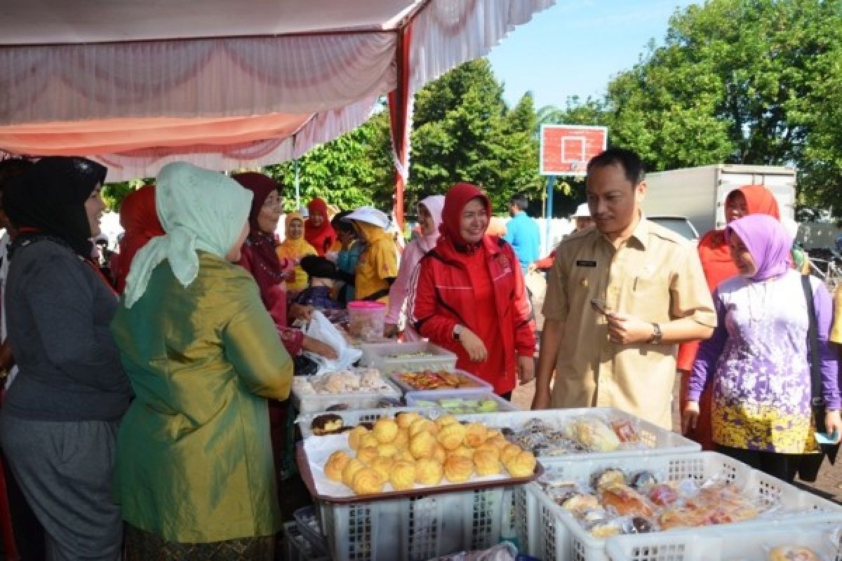 HUT PKK, Bupati Agam Jambangi Stand Bazar