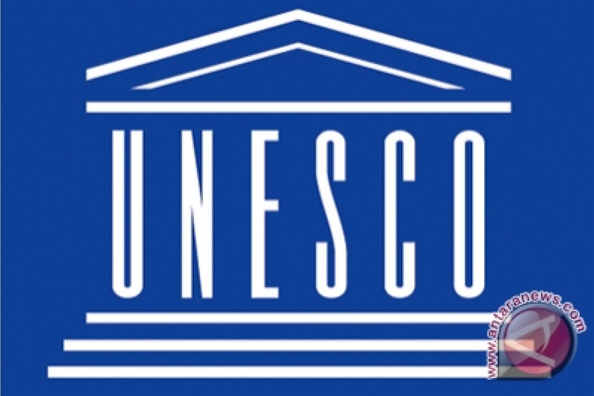 Menlu terima sertifikat UNESCO untuk Pinisi