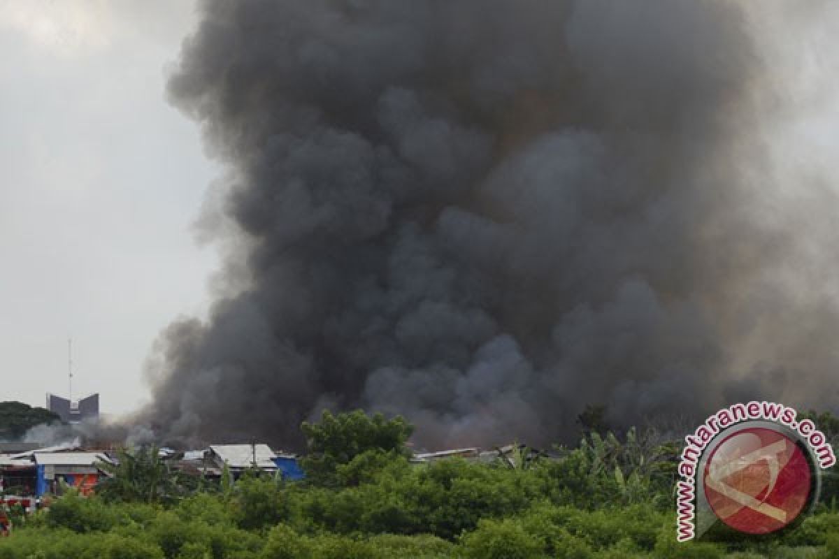 Kebakaran landa pemukiman padat di Kota Palu