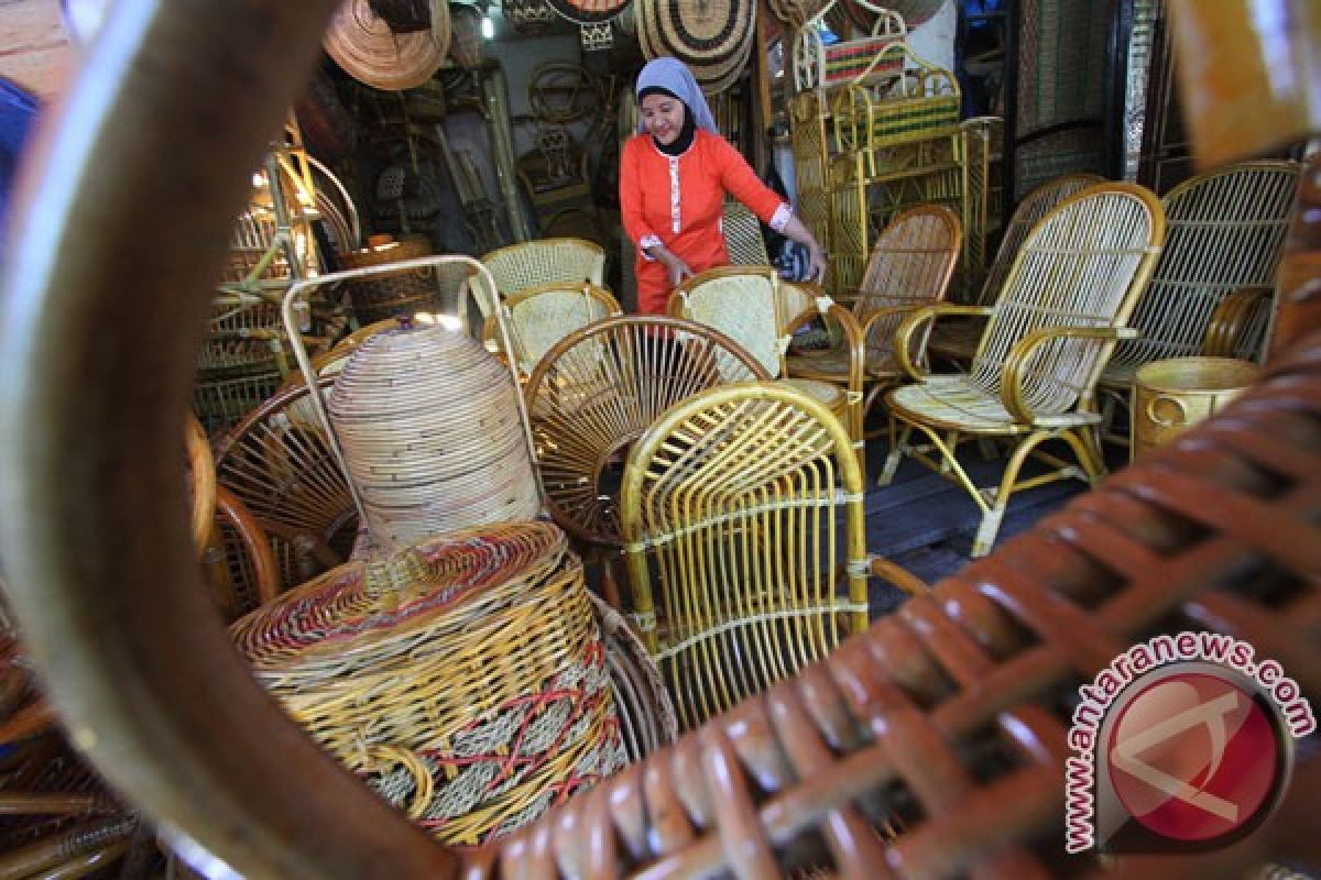 Produk rotan jadi alternatif buah tangan