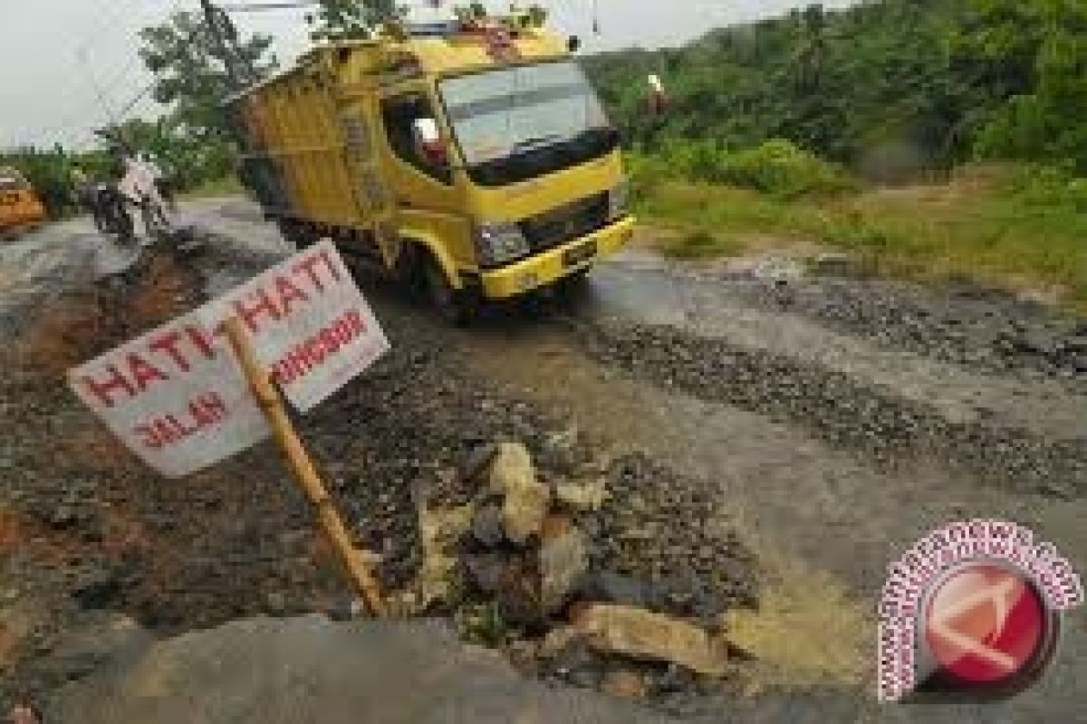 Sebagian Badan Jalan Trans Tolitoli Ambles 