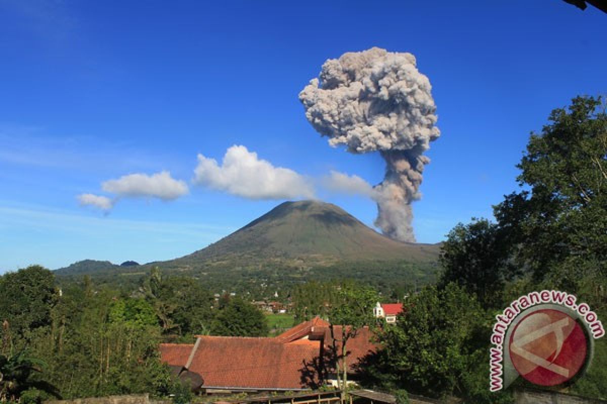 Frekuensi kegempaan Gunung Lokon menurun