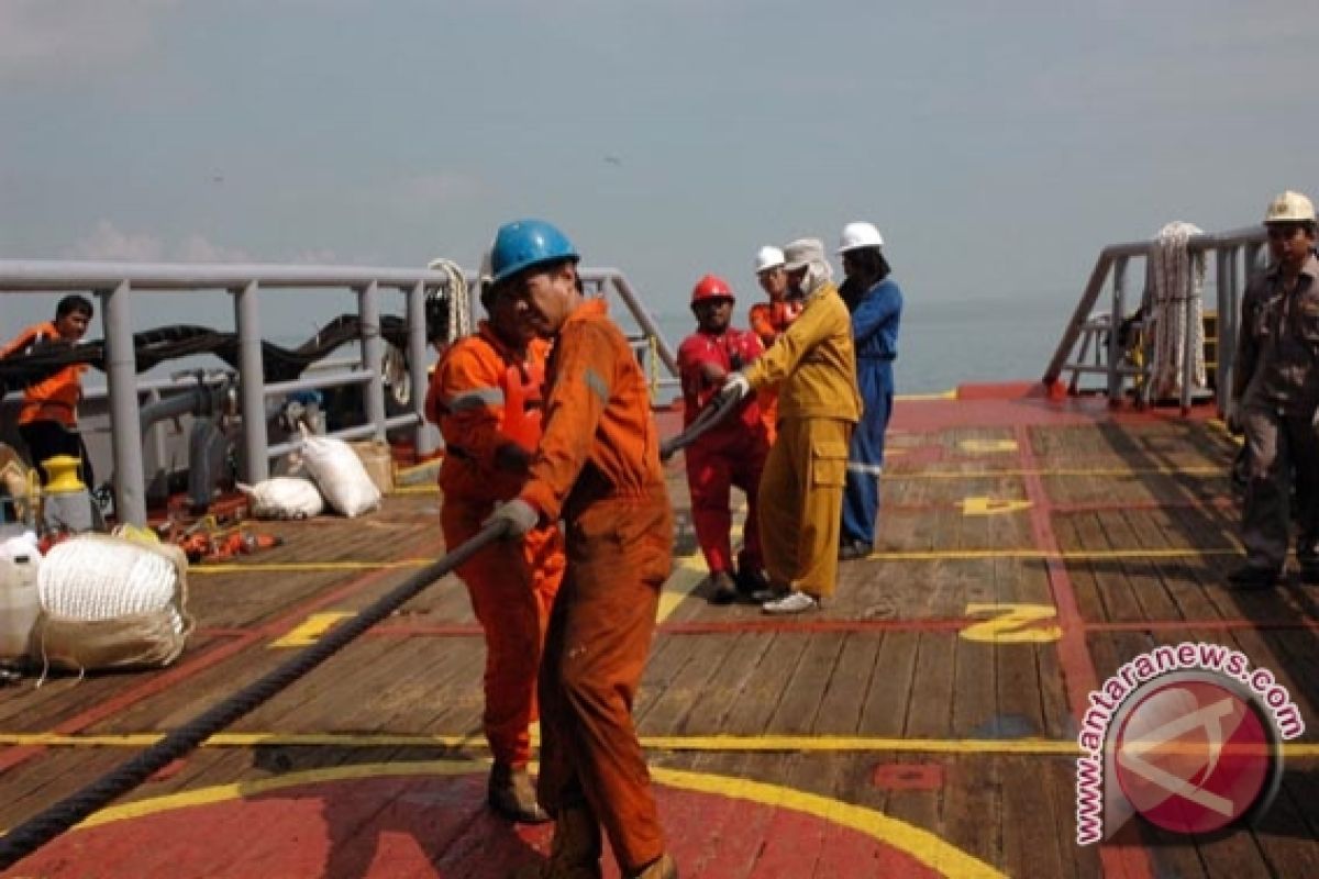 Kabel Bawah Laut PLTG Sebaung Mulai Dipasang