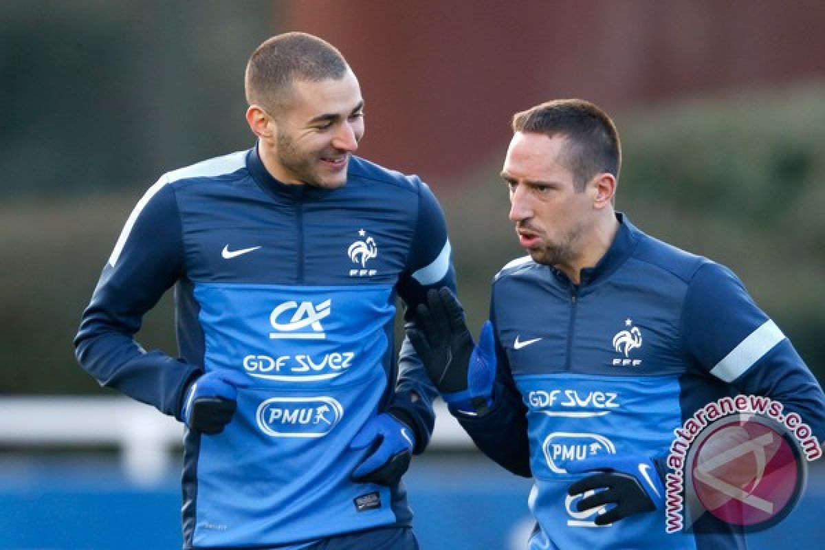 Ribery bersinar namun Prancis harus mainkan "playoff"