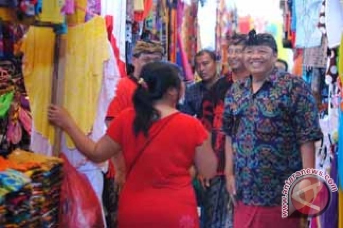 Puspayoga Kunjungi Pasar Seni Sukawati