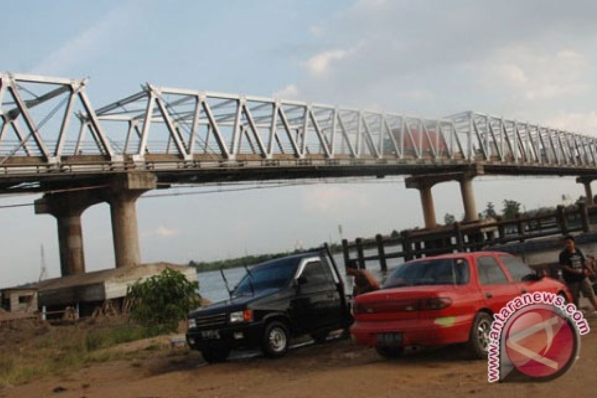 Jembatan pintas Darussalam-Pongkar nyaris putus