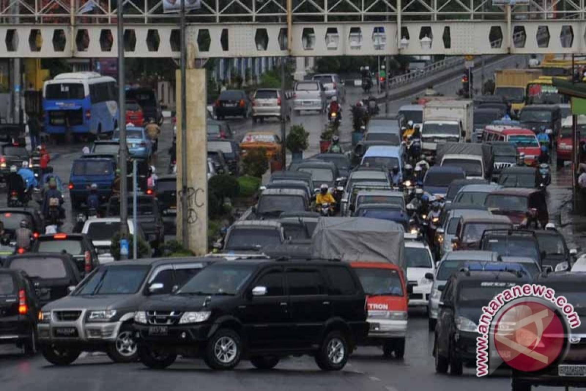 Warga Pariaman keluhkan pemakaian jalan untuk pesta