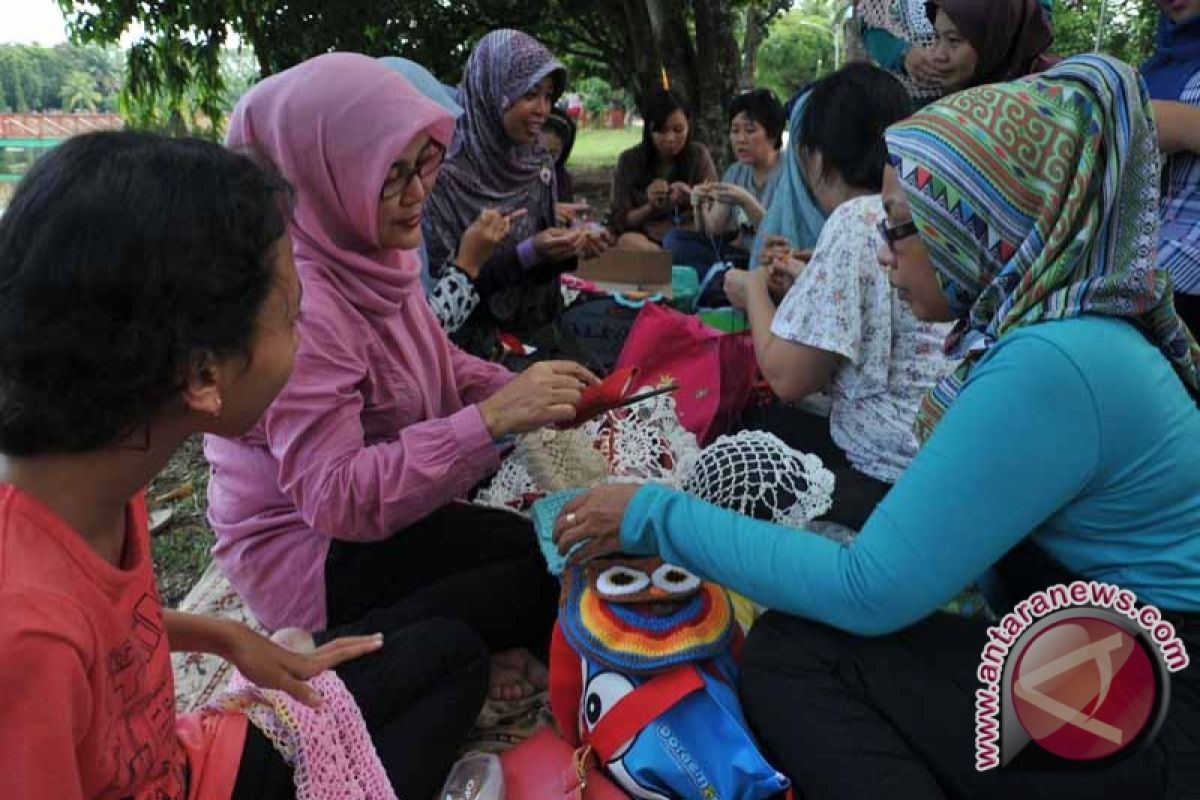 Belajar merajut di komunitas Palembang 