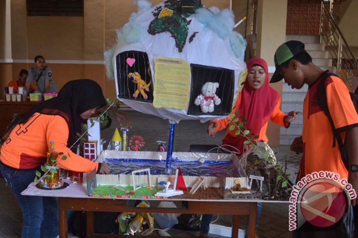 Siswa dan guru antusias kembangkan media sekolah