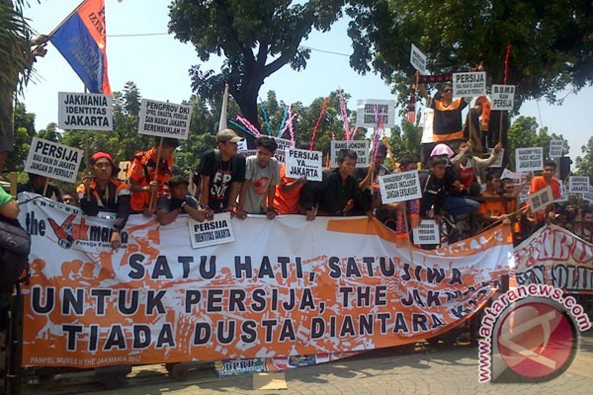 Balaikota DKI 'diserbu' Jakmania