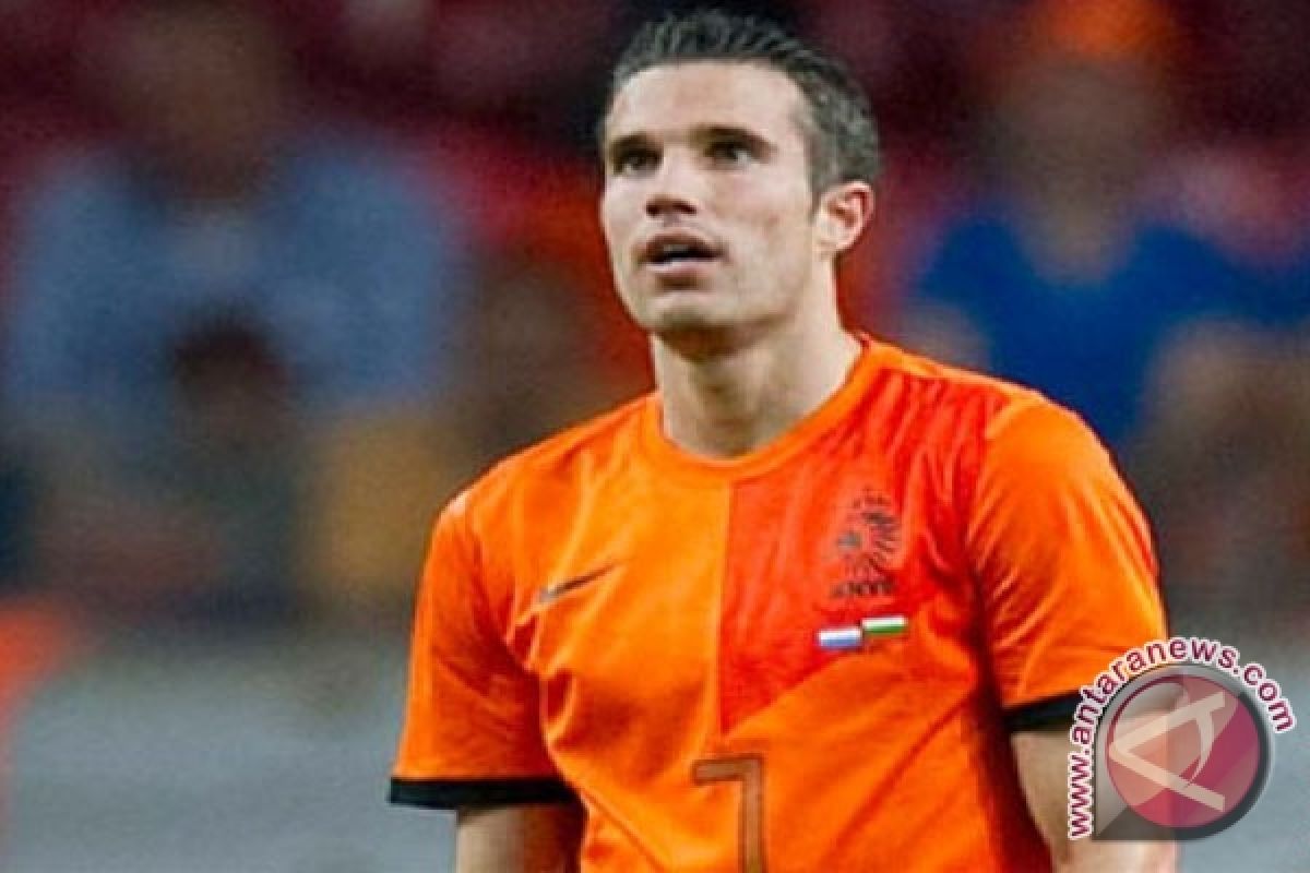 Robin Van Persie Jalani Pemeriksaan Engkel