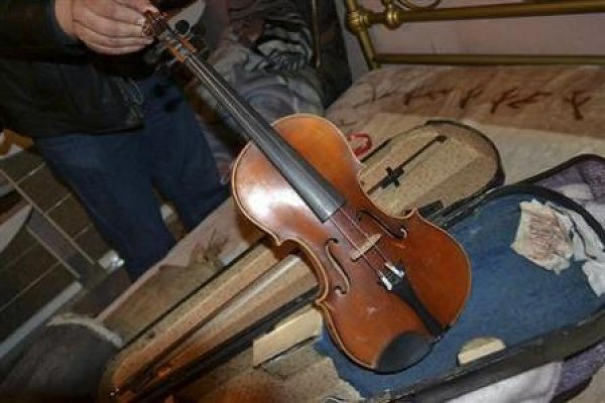 Stradivarius violin found in Bulgaria ruled a riplica