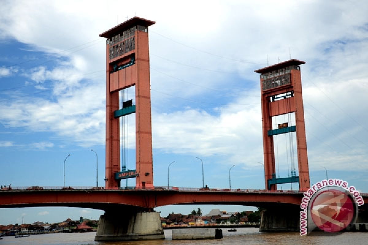 Duplikasi jembatan Ampera mendesak dibangun 