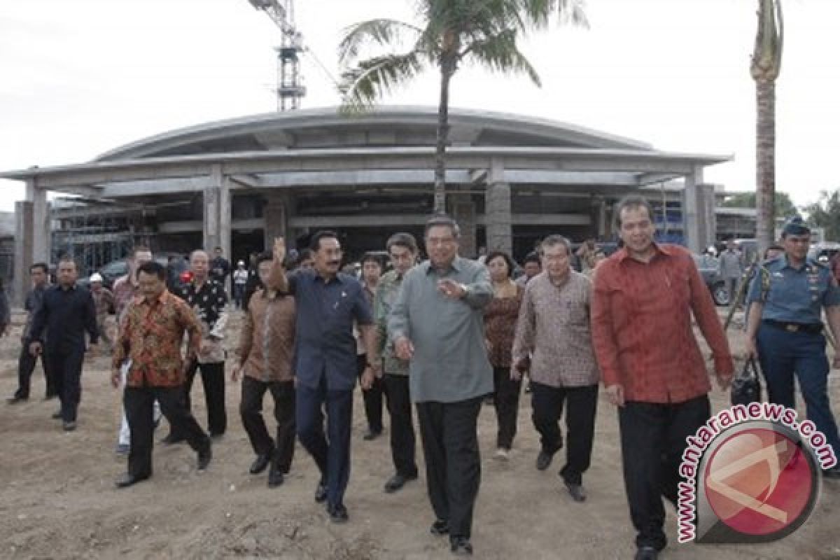 Yudhoyono tiba di arena KLB Partai Demokrat