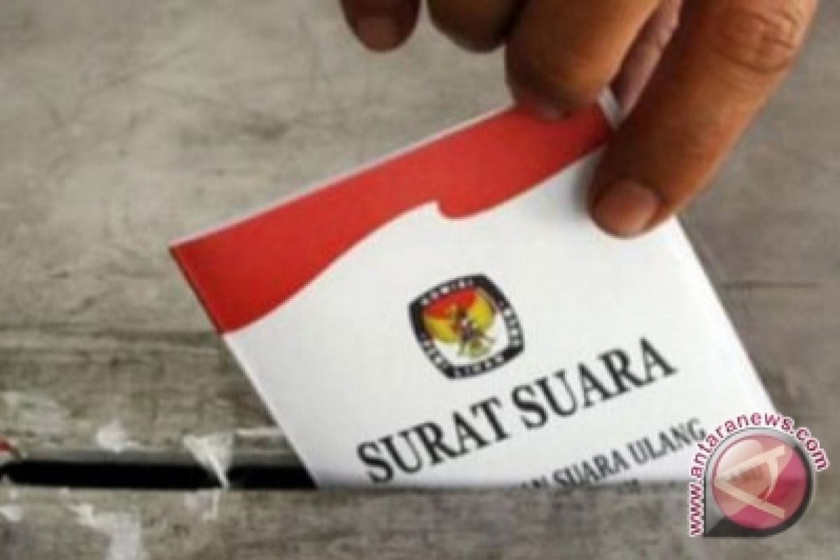 KPU Gorontalo Mulai Lipat Surat Suara