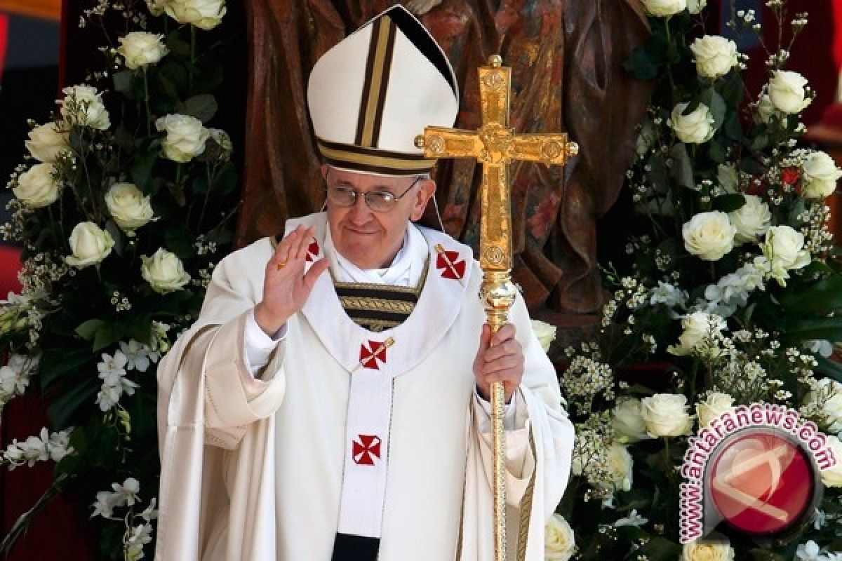 Paus: Natal "Tersandera" Materialisme, Tuhan Dikesampingkan