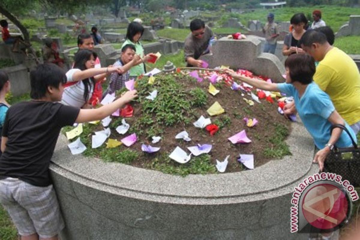 Warga tionghoa mulai lakukan ritual Ceng Beng