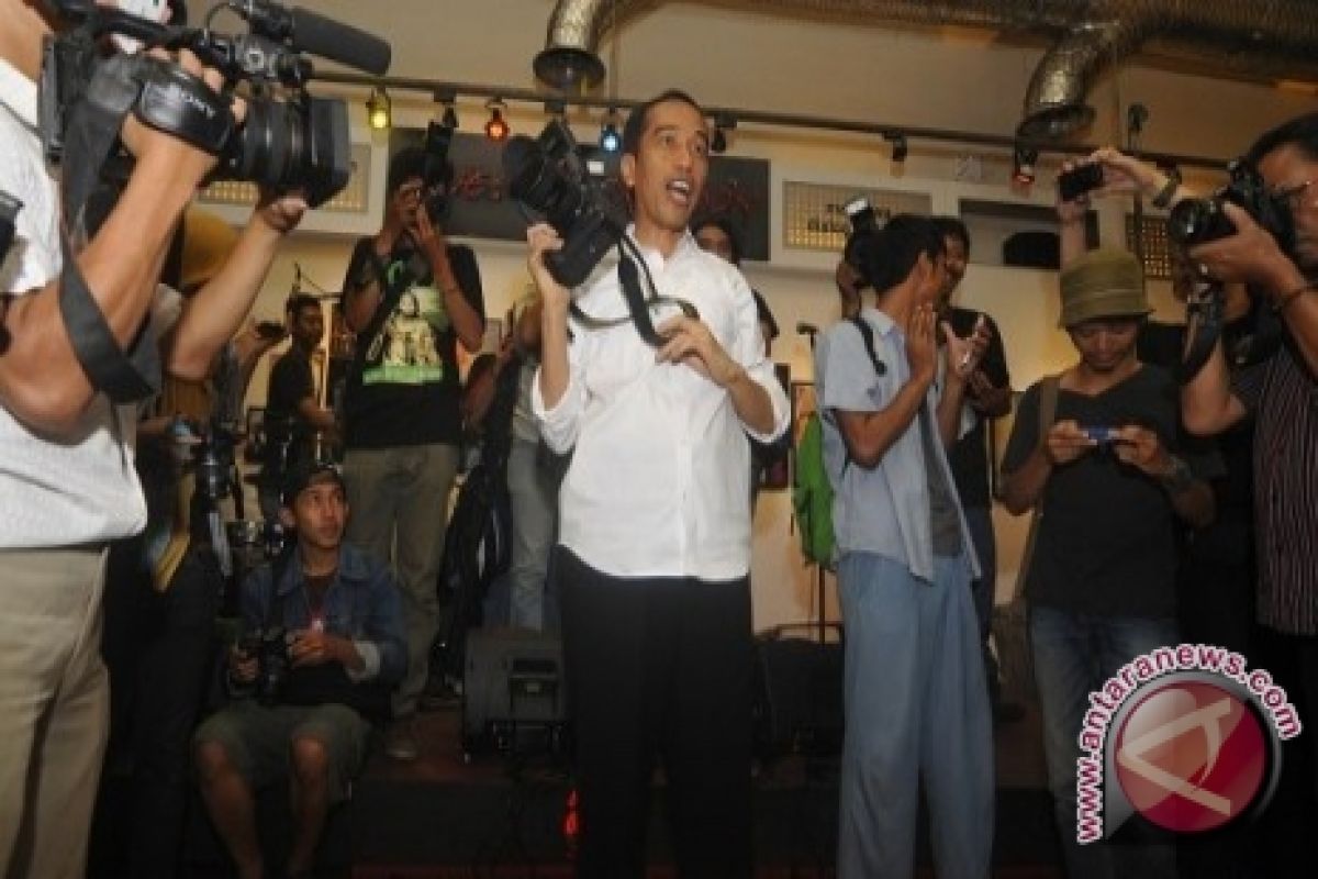 Pameran Foto "Kilas Balik 2012" dapat perhatian khusus Jokowi