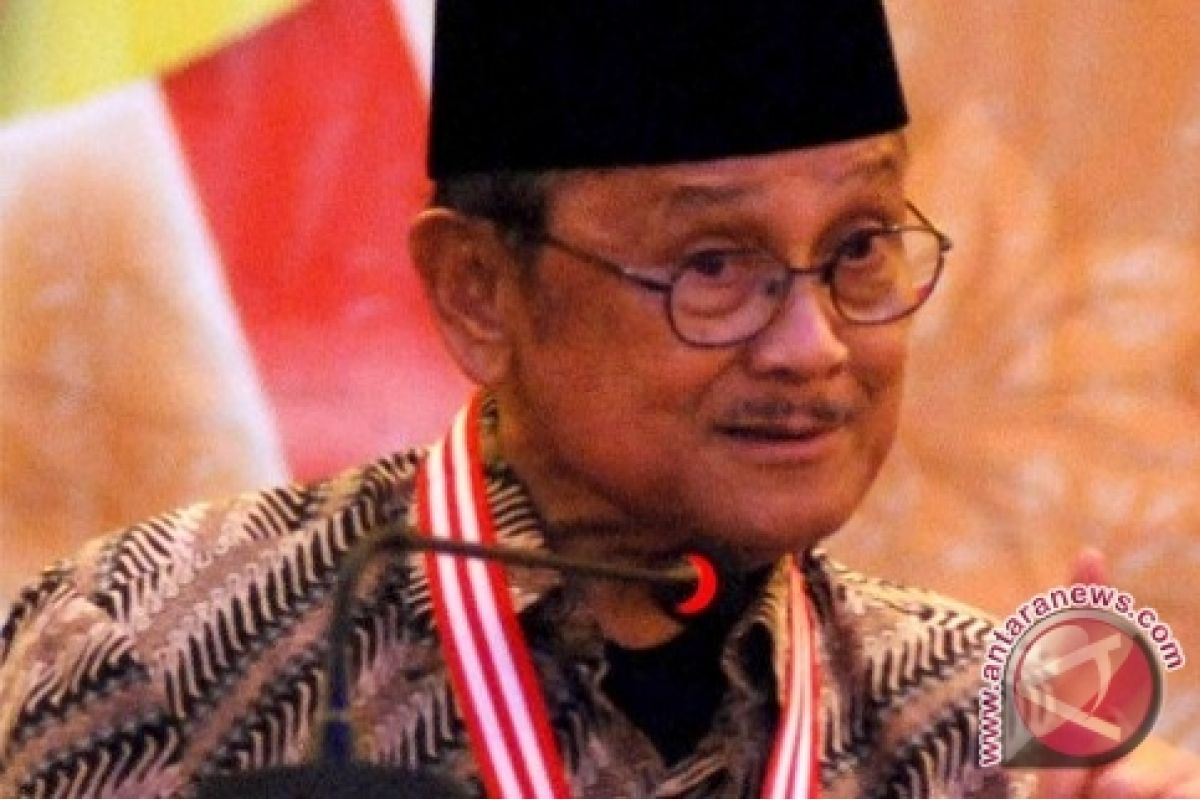 Habibie Optimistis Demokrasi Indonesia Berkembang Semakin Baik 