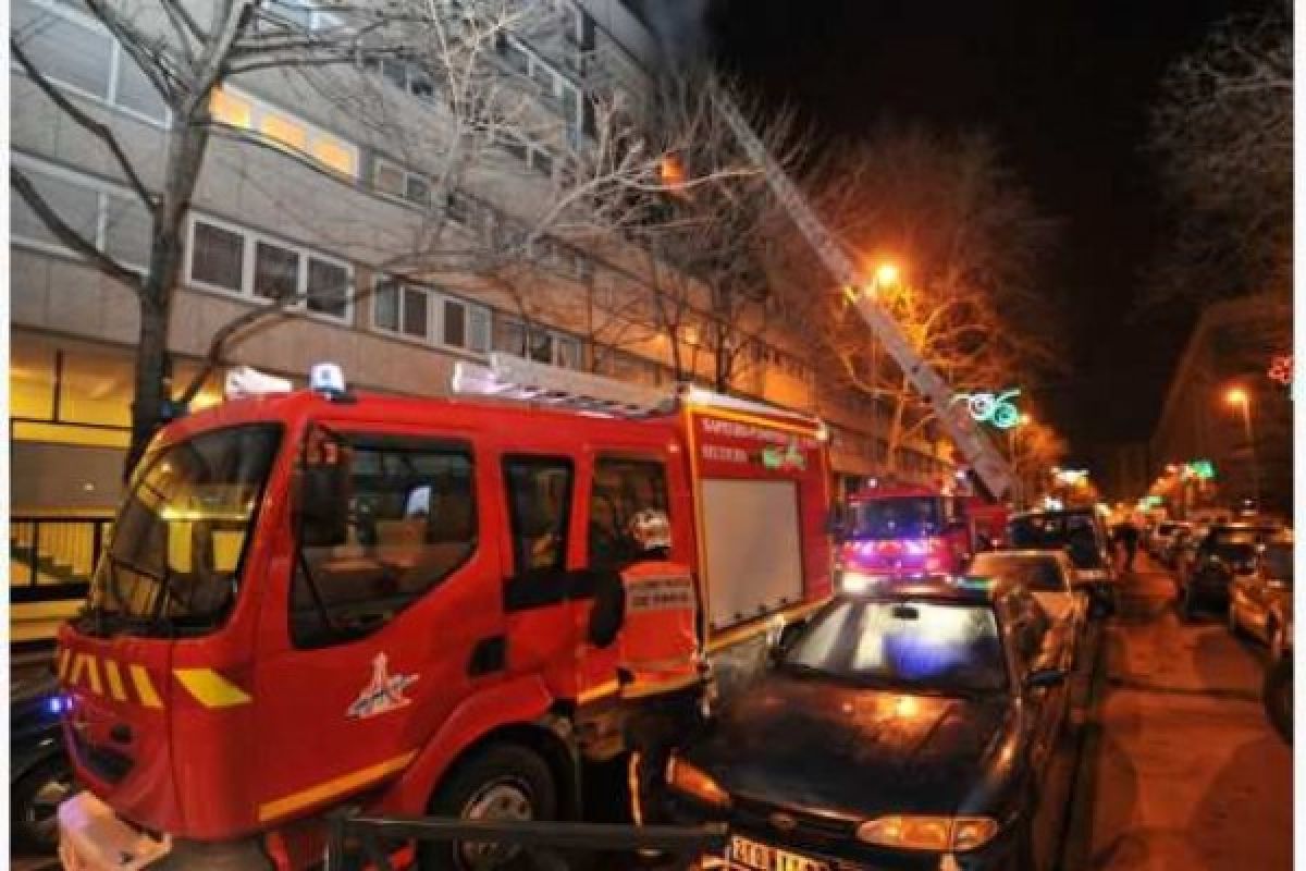 Two dead in apartment fire in Paris suburbs