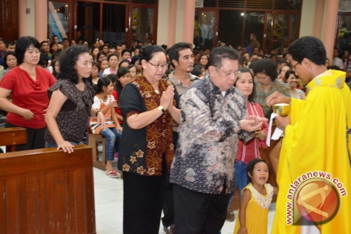 Bupati Sekadau Misa Paskah di Gereja Santo Petrus dan Paulus