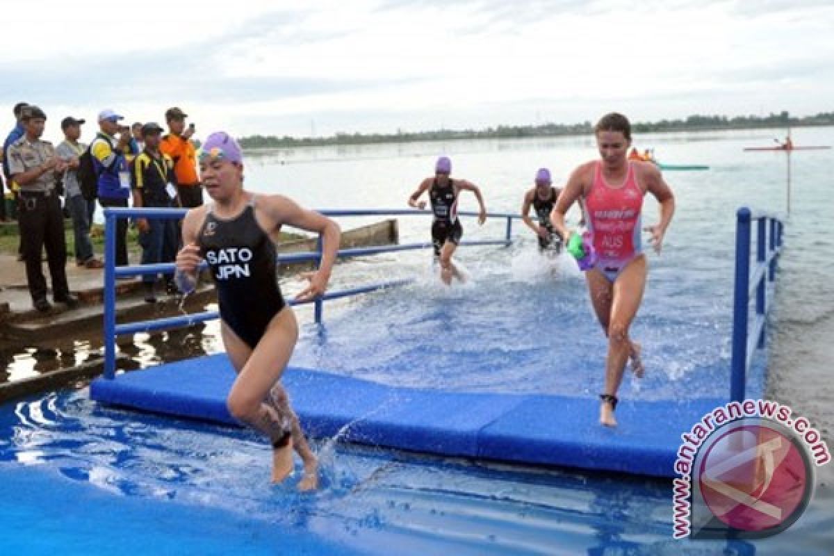 Tiga peserta putri ramaikan Hardikal Triathlon di Surabaya