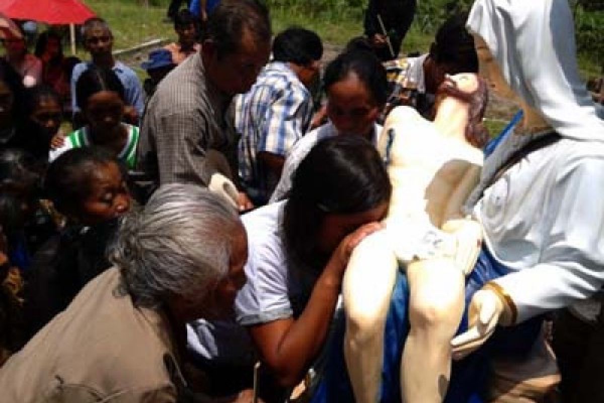 Deraian Iman Umat Merbabu atas Jalan Salib