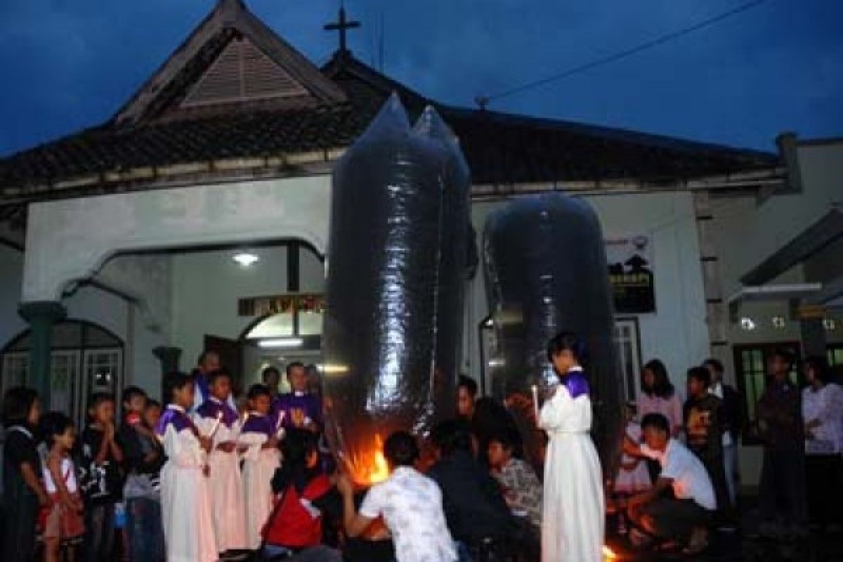 Sembilan Balon Tradisional Merapi untuk Paus Emeritus