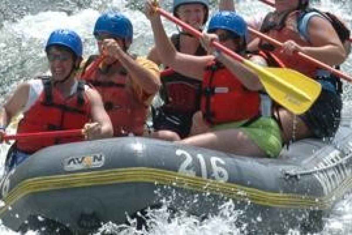 Wisata Arung Jeram Sungai Cikundul Cianjur Dibuka 