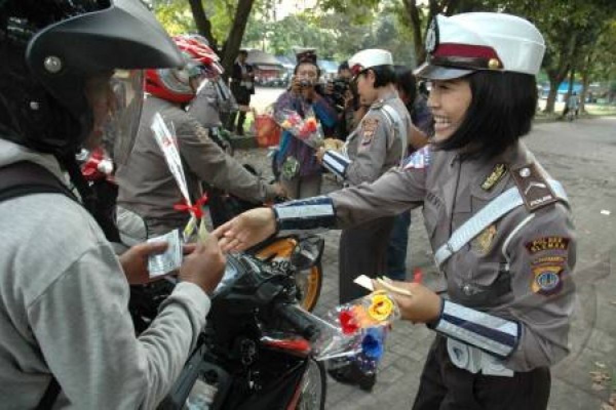 Pelanggaran Ringan, Polisi Beri Sapa, Sambang, dan Selamat