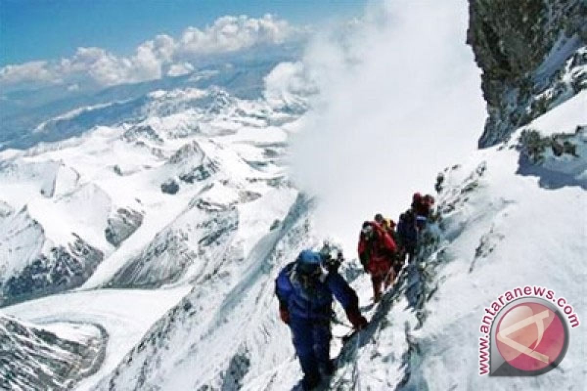 Pria Jepang Berusia 80 Akan Daki Pucak Everest