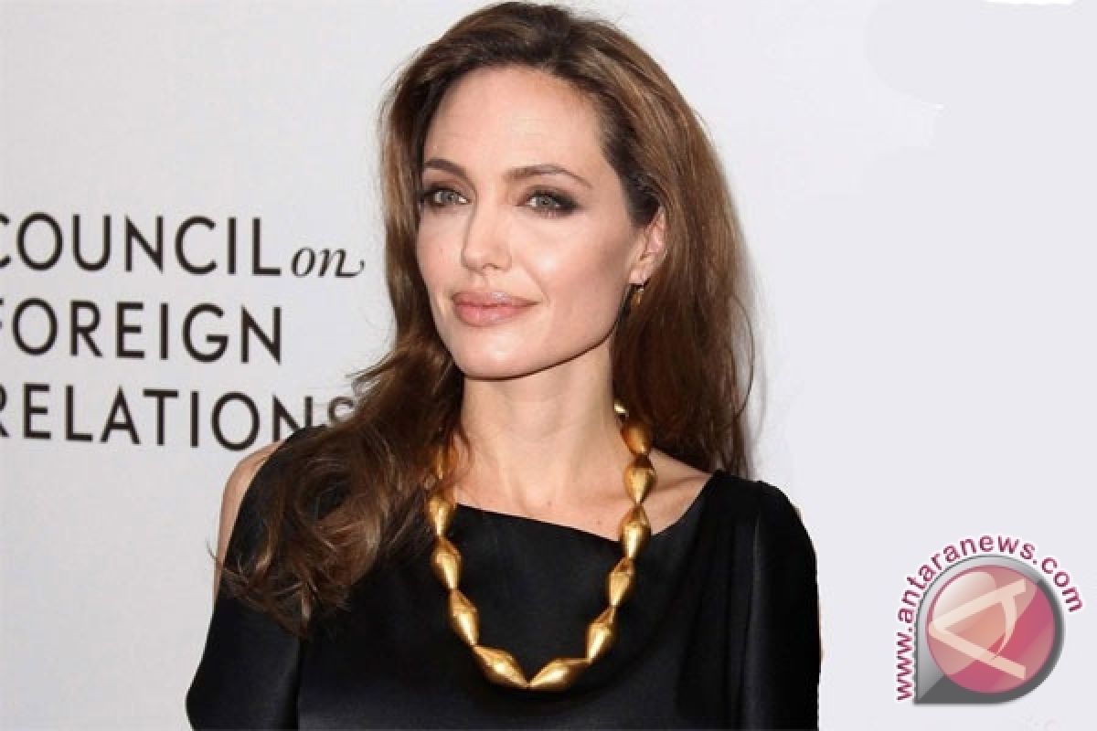 Angelina Jolie punya saran menarik buat anda yang beranjak tua