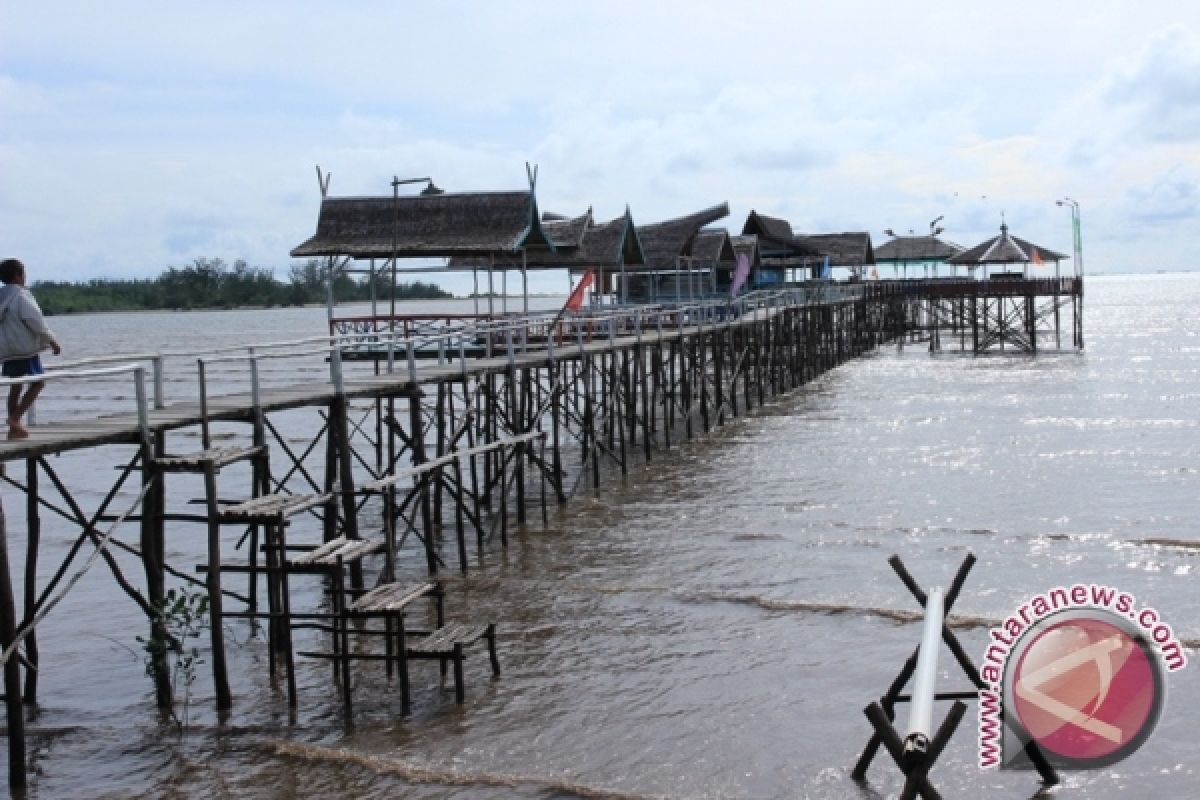 Pesona Pantai Pangempang Belum Digarap Serius