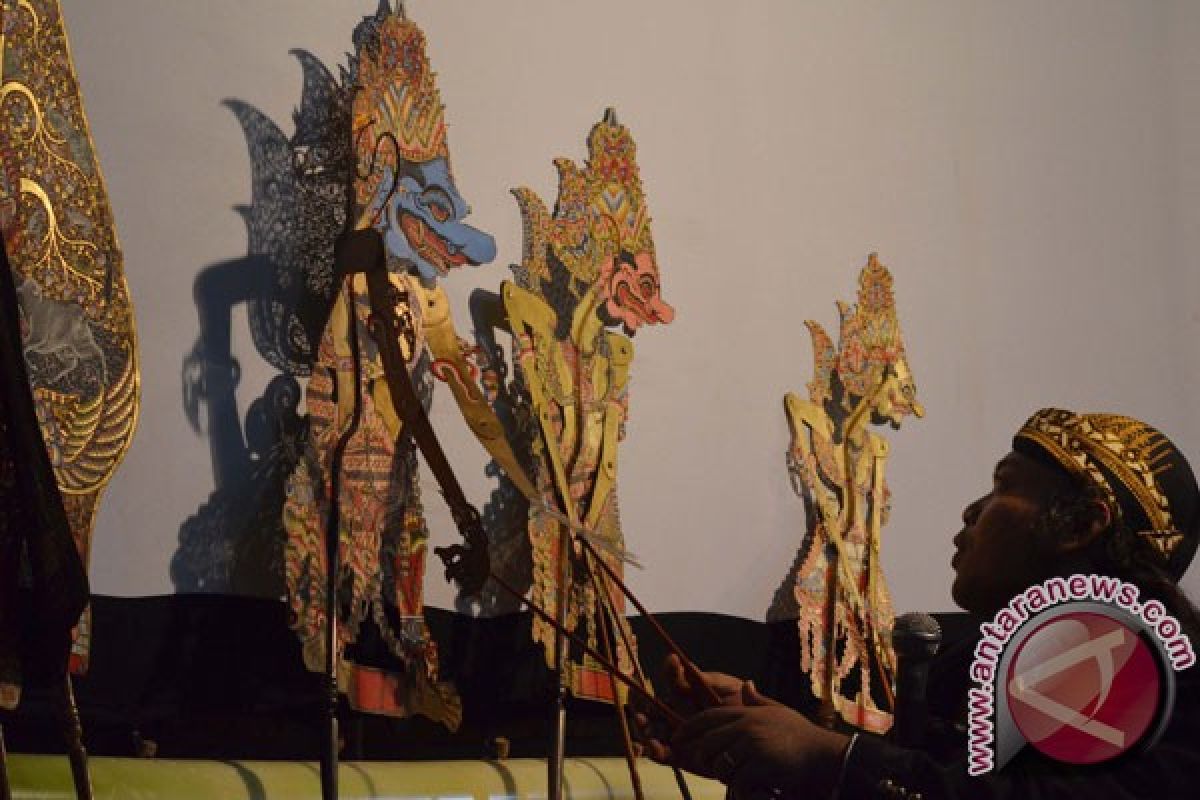 RRI Denpasar ajak masyarakat nonton wayang kulit