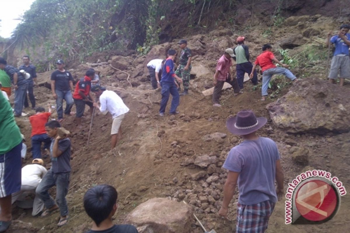 Satu rumah di Sukabumi tertimbun tanah longsor