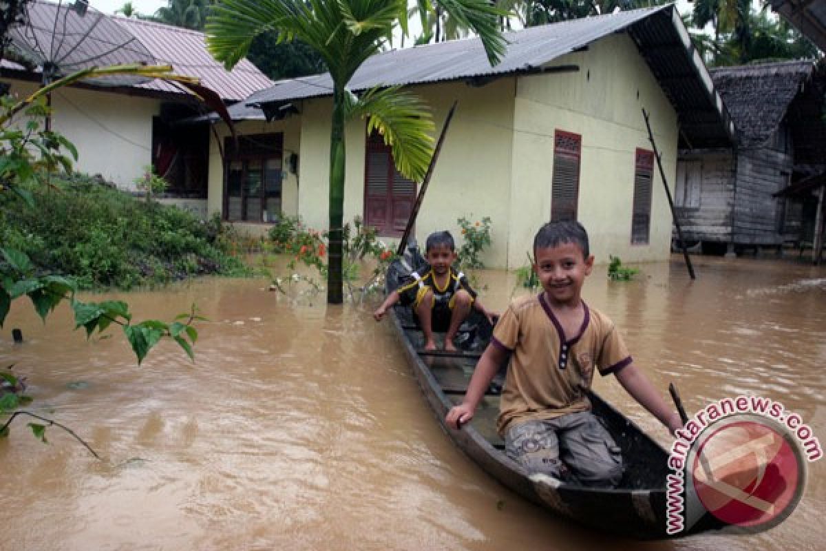 7.000 lebih warga Aceh Barat mengungsi karena banjir