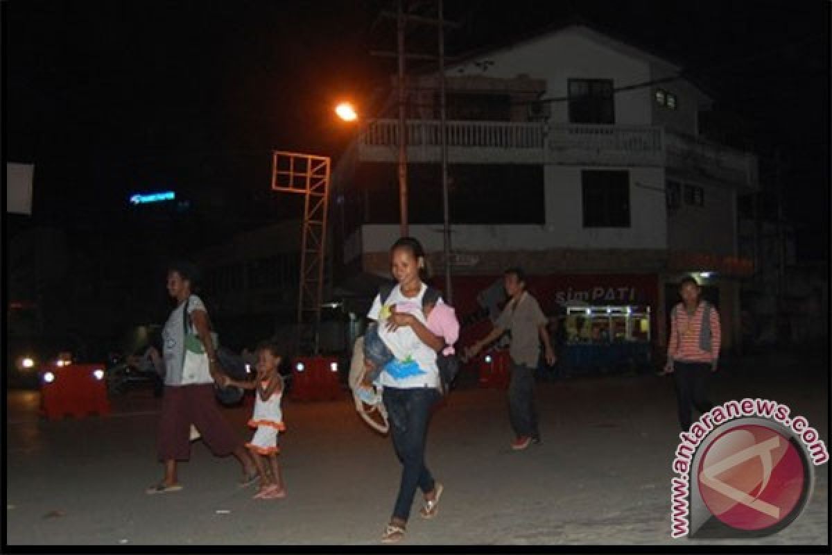 Warga Jayapura berlarian