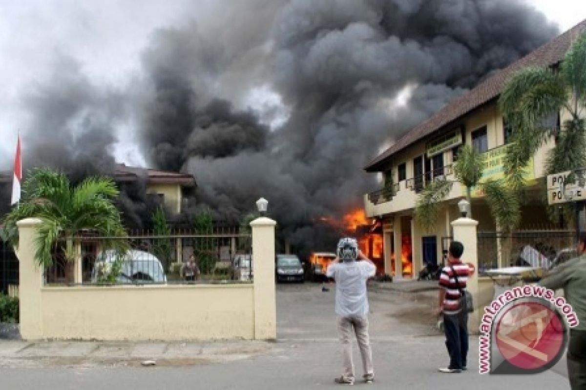 Tersangka kasus pembakaran Mapolres disidangkan di Palembang