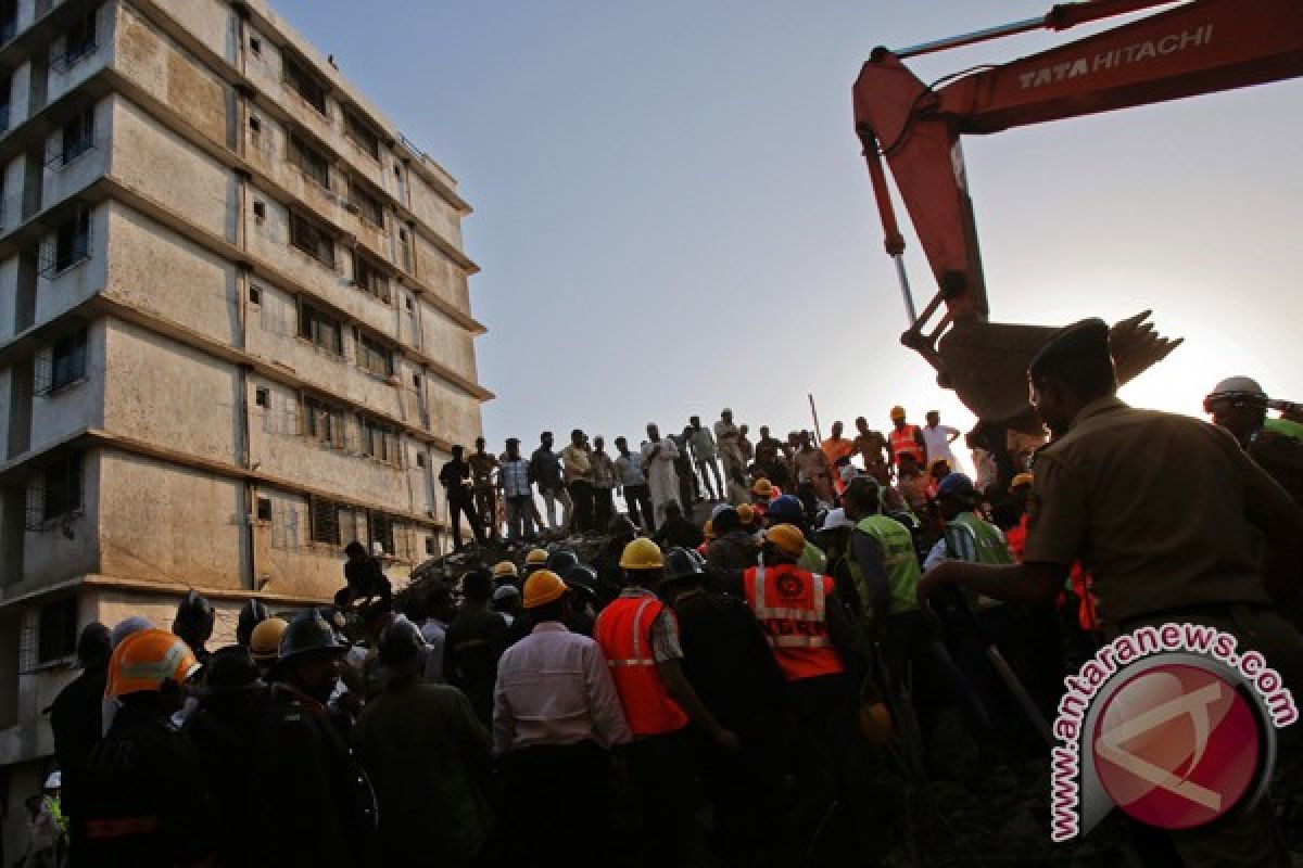 Kebakaran besar lahap gedung tinggi di Mumbai, India