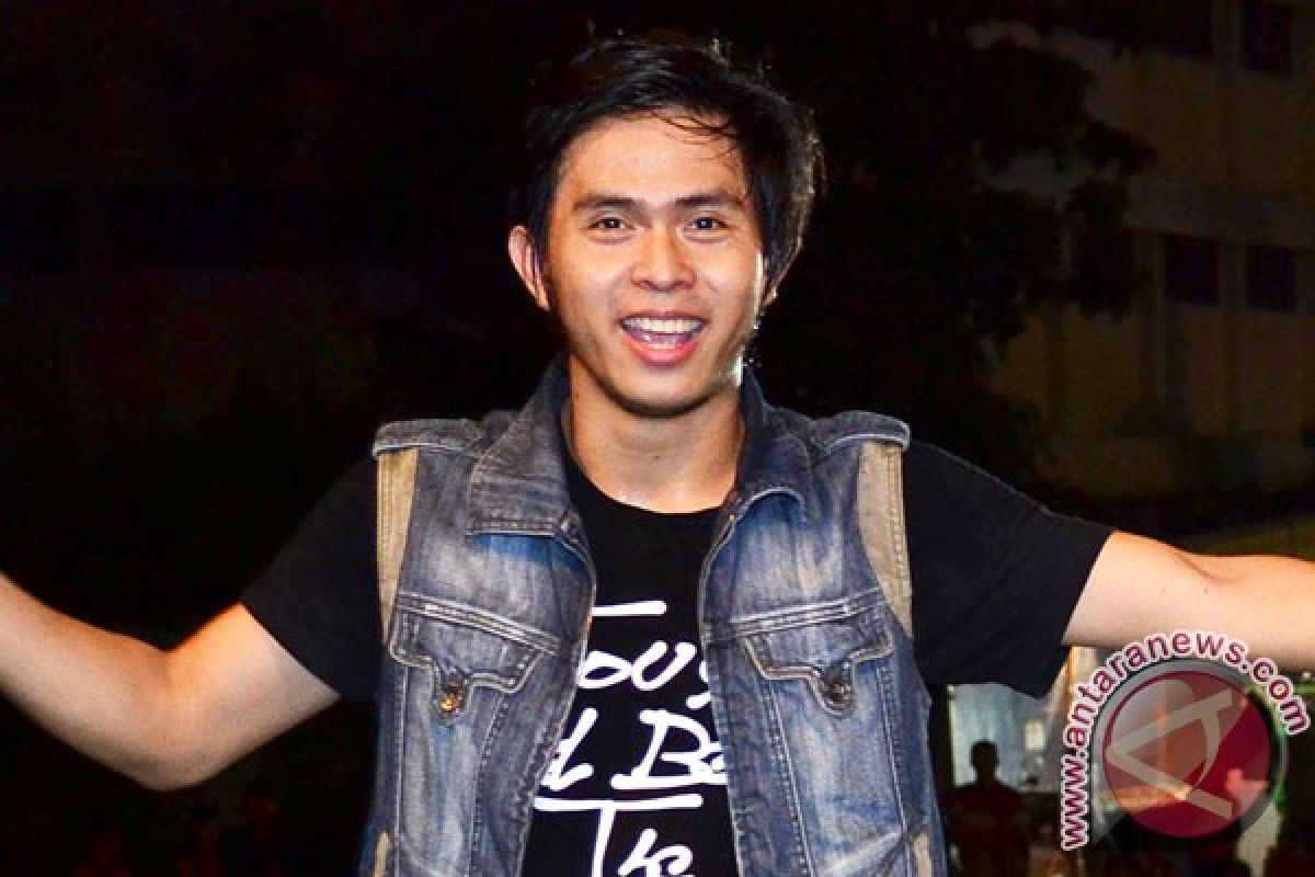 Cakra Khan sabet Anugerah Planet Muzik 2013 di Singapura