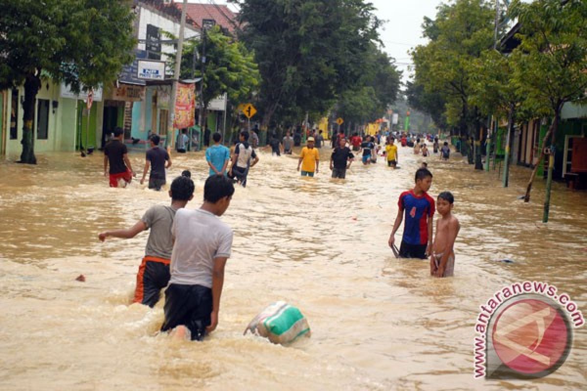 Banjir landa 12 desa di Mandailing Natal