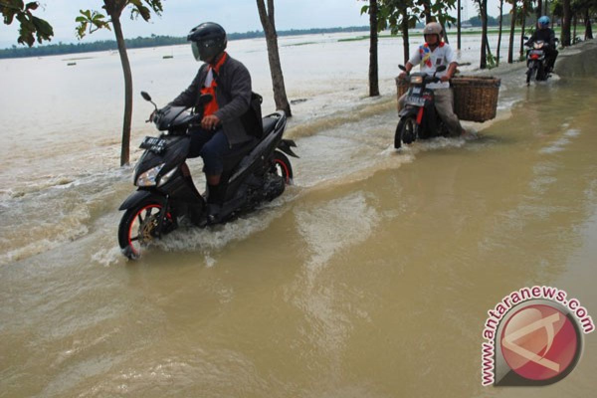 Jalan Trans Kalimantan masih terendam banjir