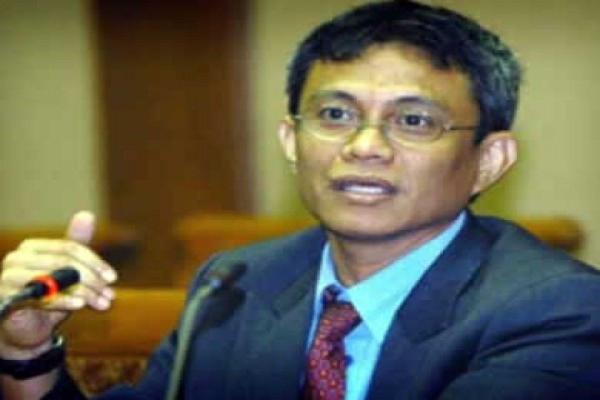 Ekonom Didik Rachbini minta tim ekonomi kabinet segera dirombak