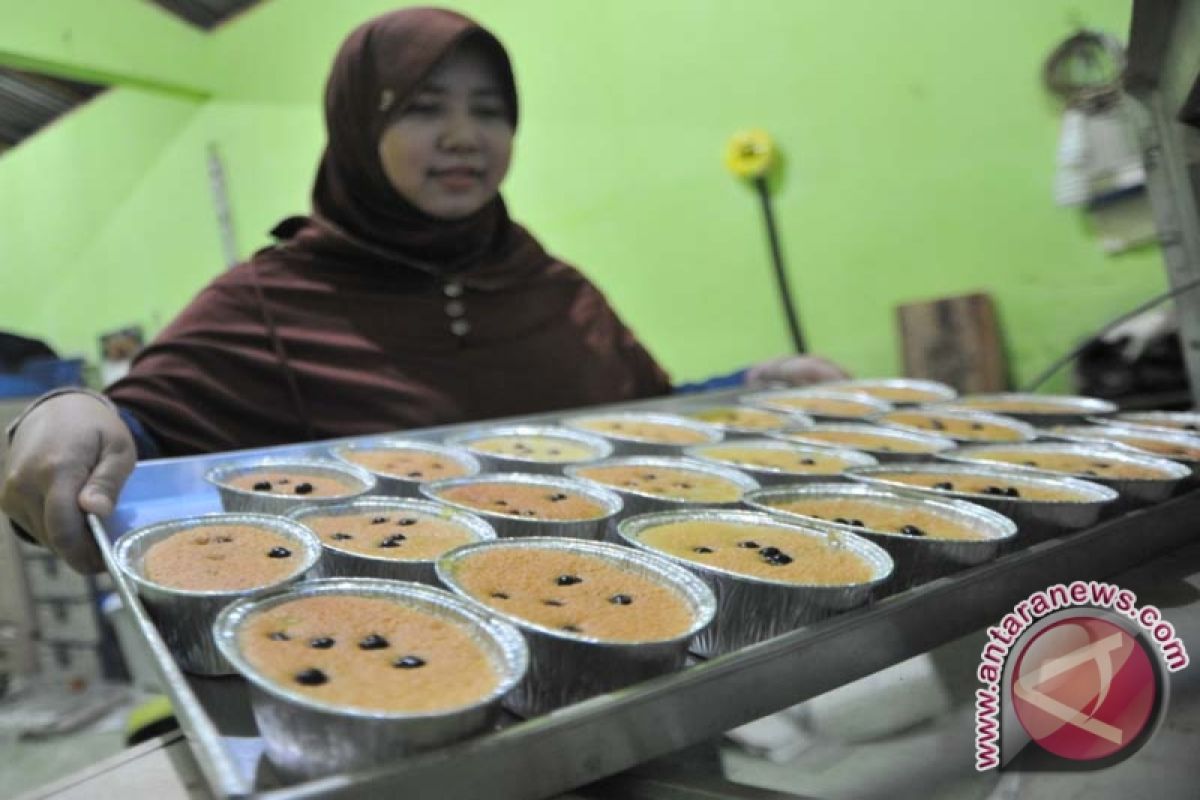 Manis lembut bisnis kue "Klapertart" ala Ummi Helen