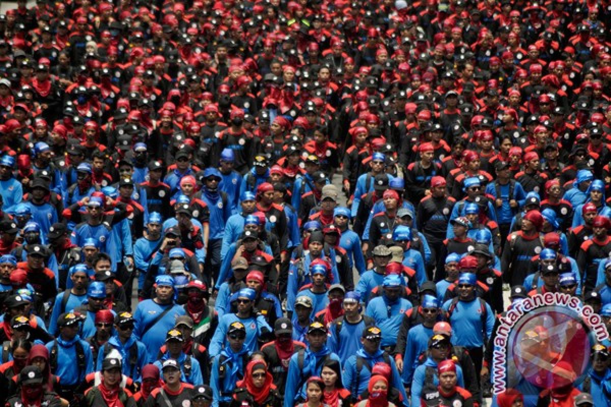 Buruh agar berunjuk rasa May Day secara damai