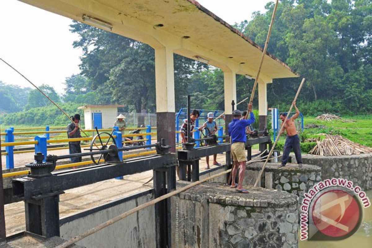 BPBD Karawang intensifkan pemantauan TMA Sungai Cibeet antisipasi banjir